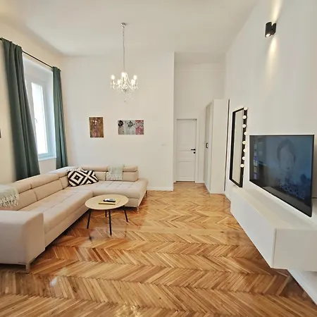 Tinelinn #old Town Bridge Zadar